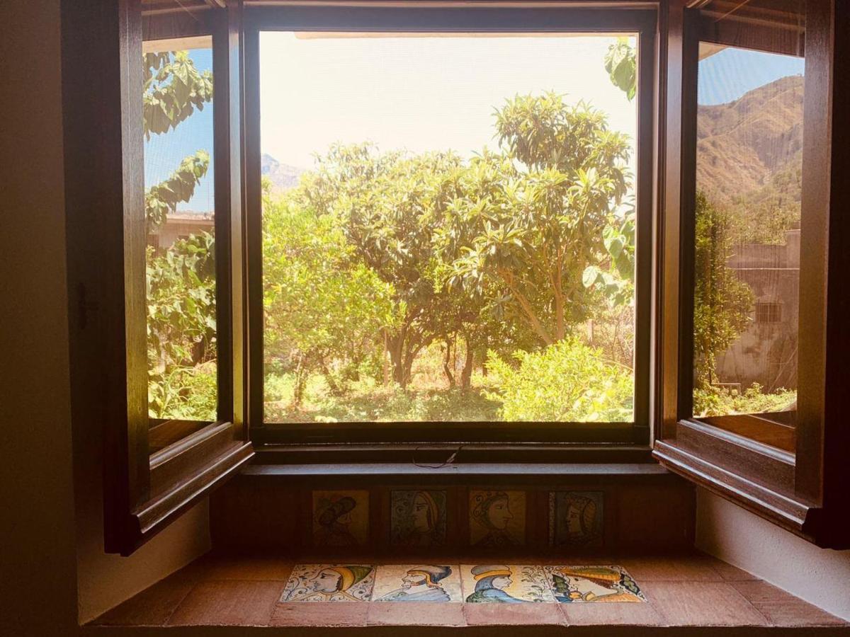 Villa Le Gemelle Dell'Alcantara 모타카마스트라 외부 사진