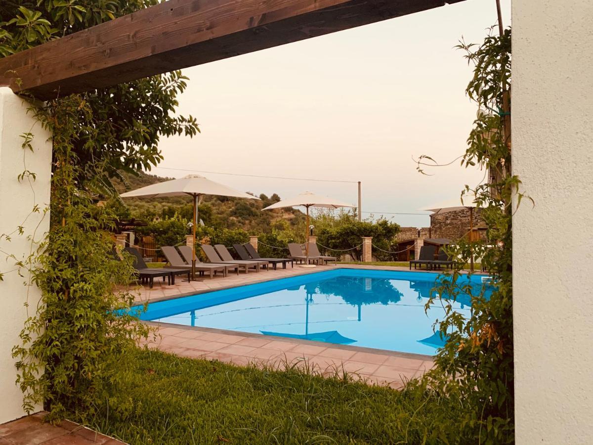 Villa Le Gemelle Dell'Alcantara 모타카마스트라 외부 사진