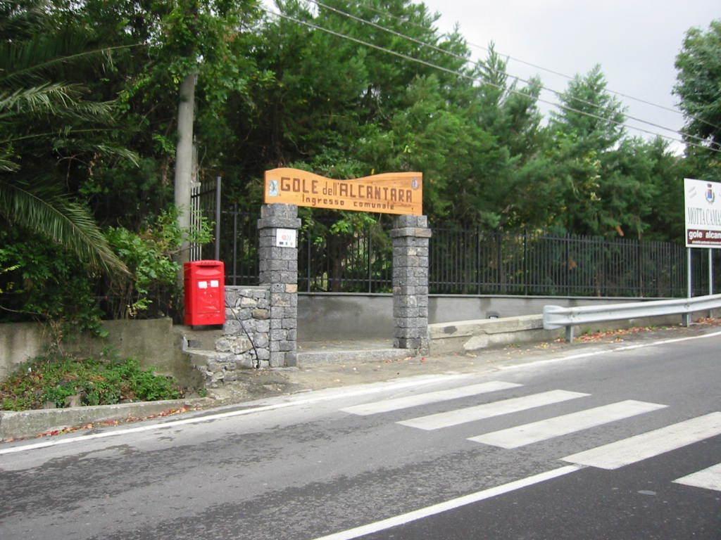 Villa Le Gemelle Dell'Alcantara 모타카마스트라 외부 사진